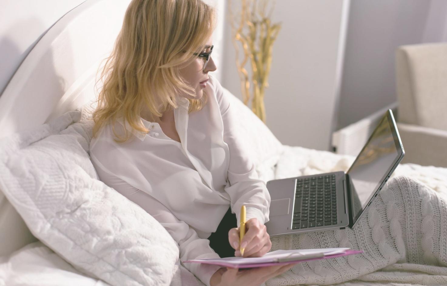 Équipe en séance de formation collaborative